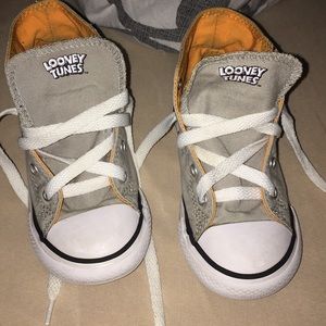 Looney tunes chuck Taylor’s converses,